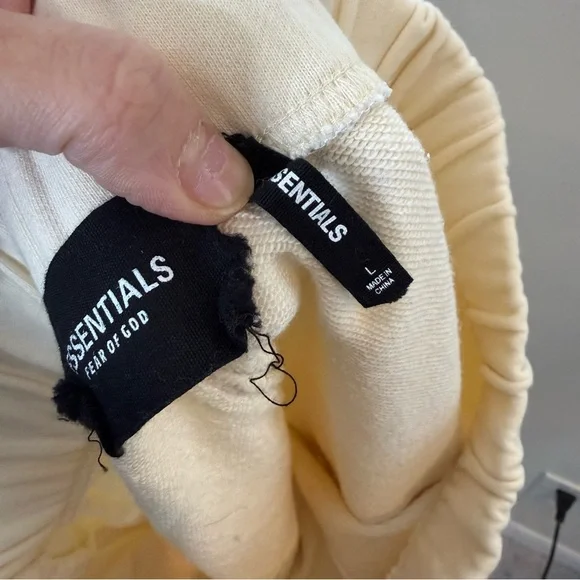 Essentials Fear of God Sweatshorts size large - Picture 6 of 8